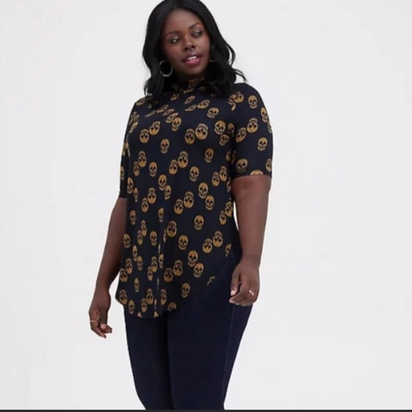 NWT Torrid Skulls Super Soft Favorite Tunic Turtleneck - Picture 2 of 7